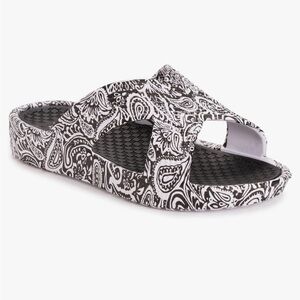 NWOT Muk Luks Day Spa Sandals